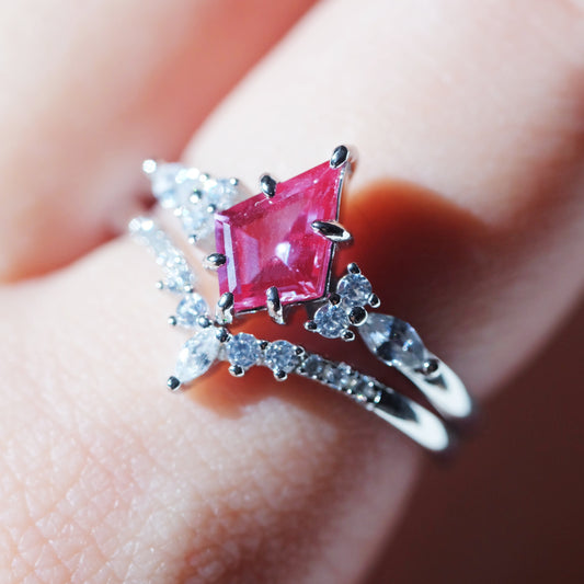 Purple alexandrite ring sets on finger