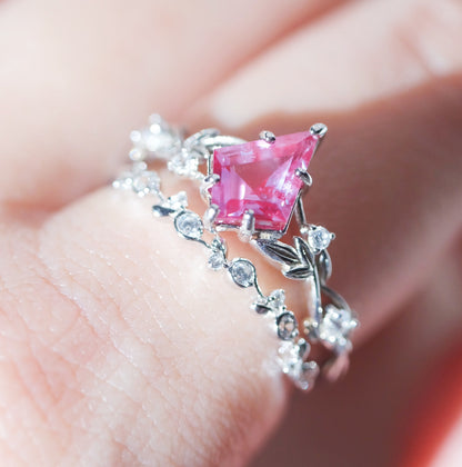 Purple alexandrite ring sets in leaf design on finger