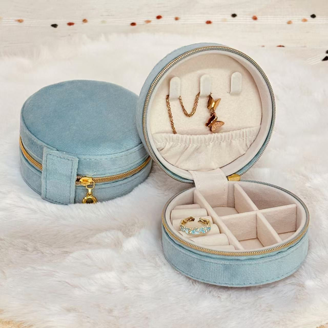 Round velvet travel jewelry case organizer by STAR WISH, with compartments for necklaces, rings, and earrings.