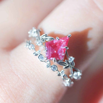 Close up of STAR WISH alexandrite forest leaf gemstone ring set