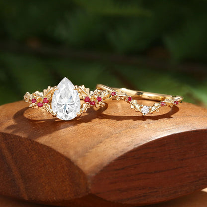 Pear-cut moissanite leaf ring set with stacking bands separated