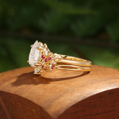 Pear-cut moissanite leaf ring set side view
