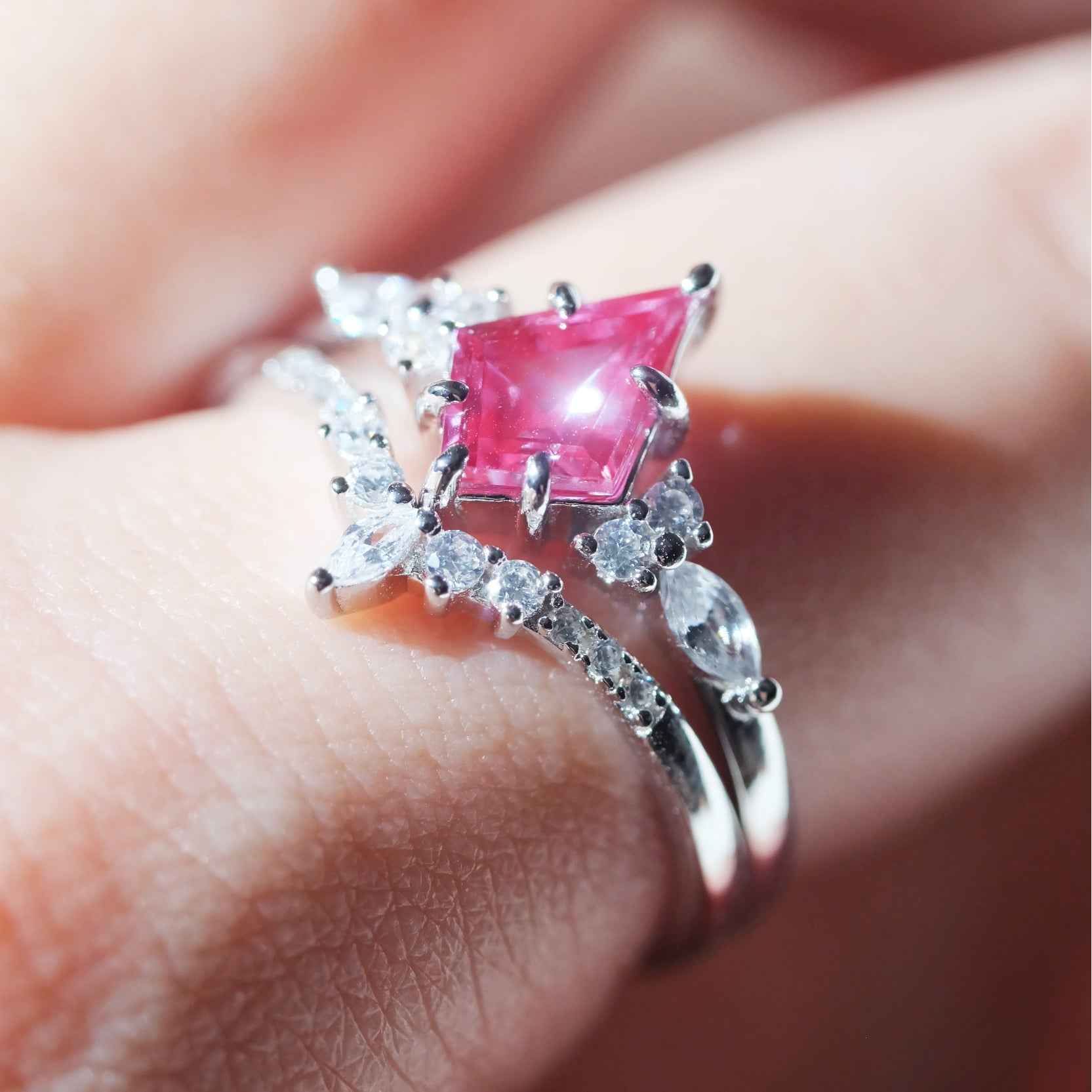Detail view of STAR WISH rhombus alexandrite sterling silver ring set