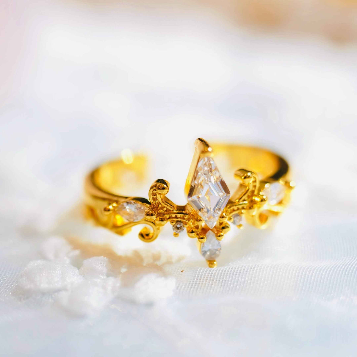 STAR WISH rhombus zircon crown ring lifestyle jewelry photo